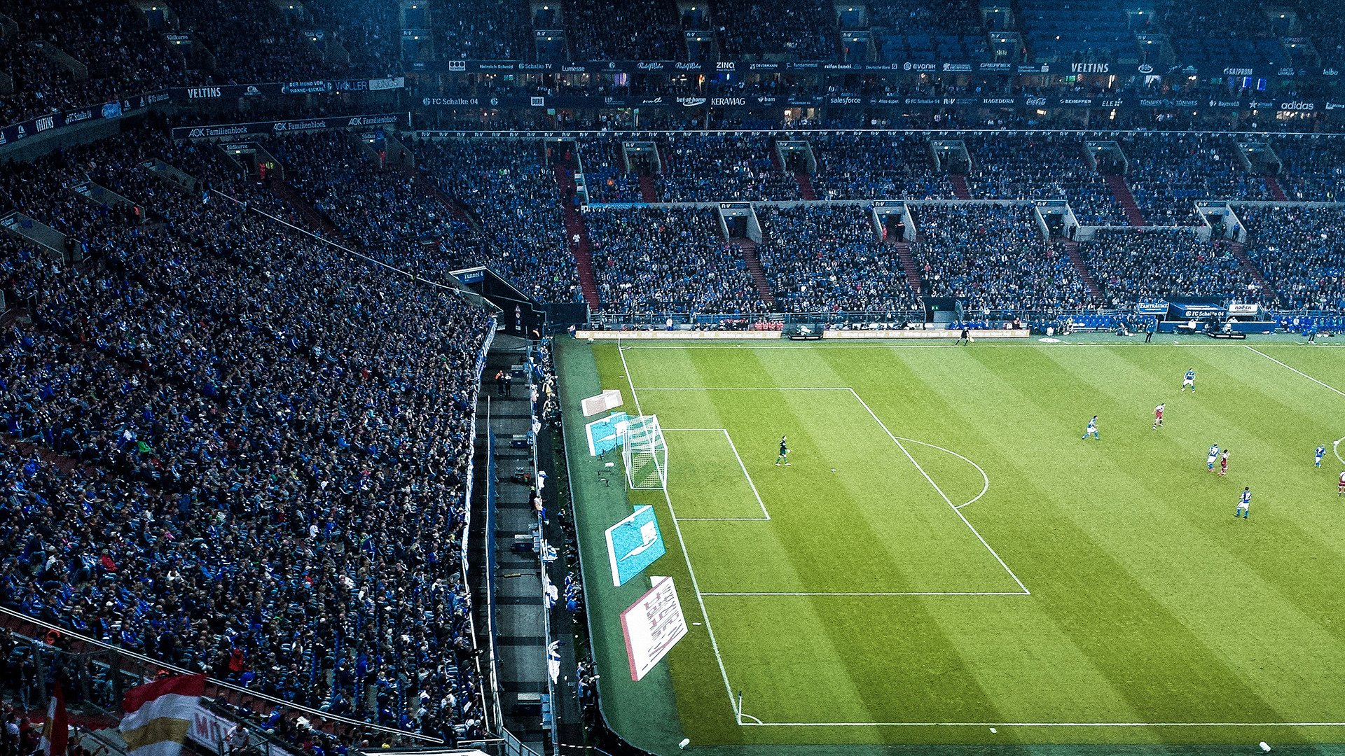 英超巅峰竞技:激烈比拼,精彩纷呈,英超榜首之争